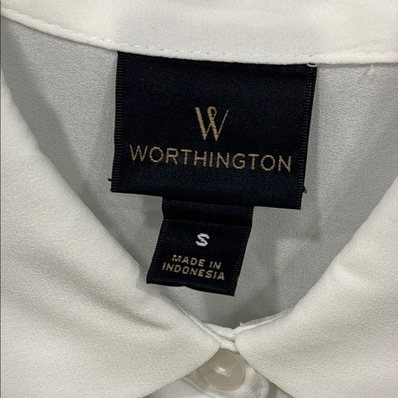 NWOT!! White Sleeveless Blouse - Picture 5 of 8